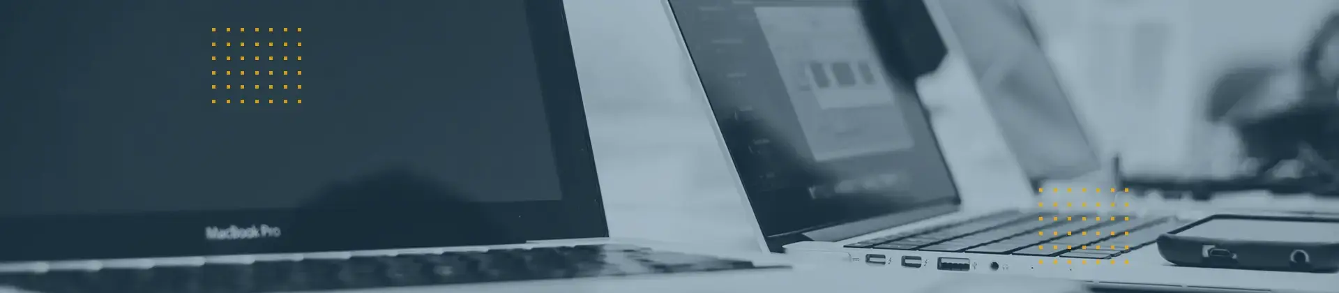 Header-Bild: Reihe von Laptops und Mobiltelefonen; symbolisiert das Datenportal und die digitale Druckvorstufe.