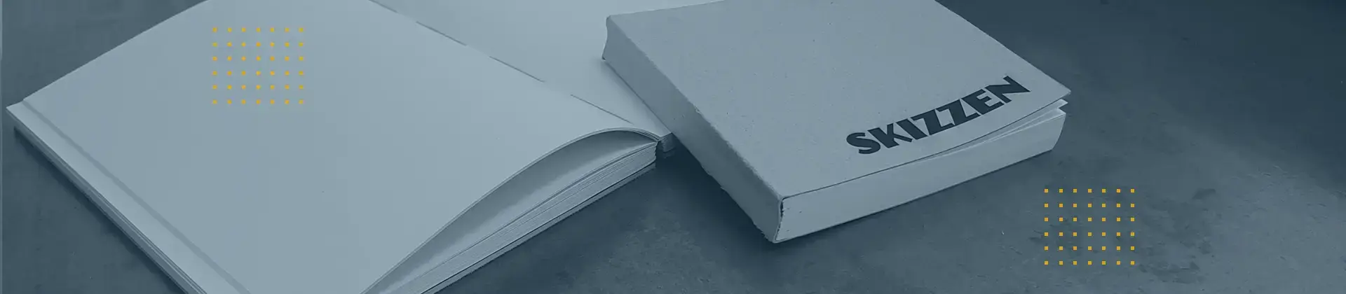 Header-Bild: Verschiedene Notizbücher und Schreibblöcke in unterschiedlichen Designs, als Digitaldruck-Produkte.