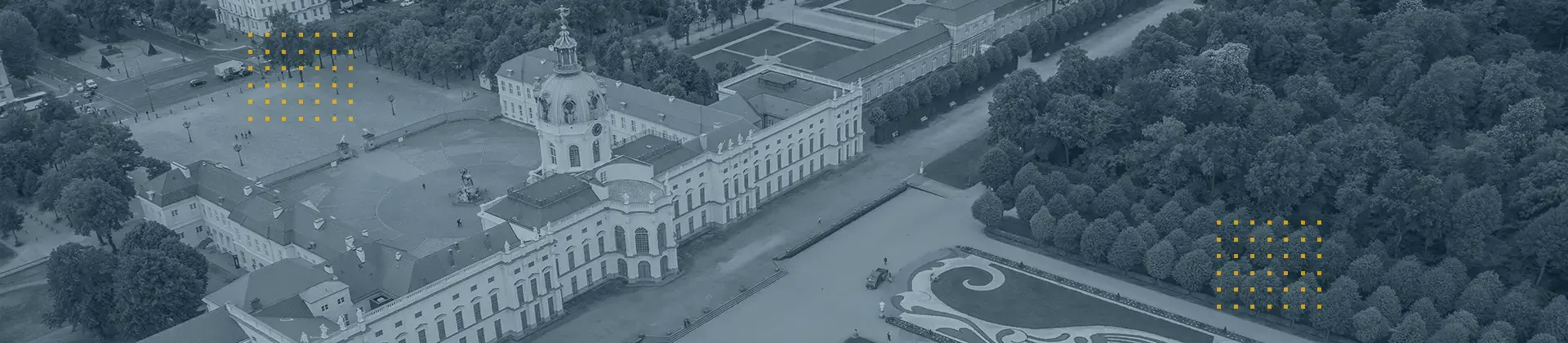 Header-Bild: Luftaufnahme von Schloss Charlottenburg; symbolisiert den Standort Berlin-Charlottenburg des Druckdienstleisters.