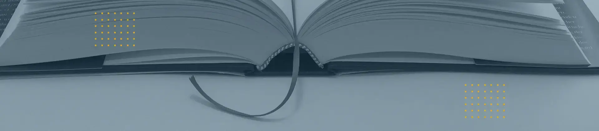 Header-Bild: Aufgeschlagenes Hardcover-Buch mit Leseband; symbolisiert Veredelungsoptionen beim Buchdruck.