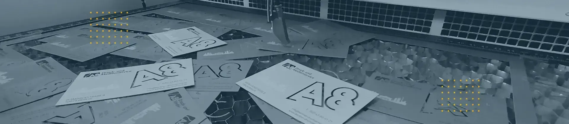 Header image: Business cards with A8 logo lying on a cutting machine; symbolizing digital printing production.